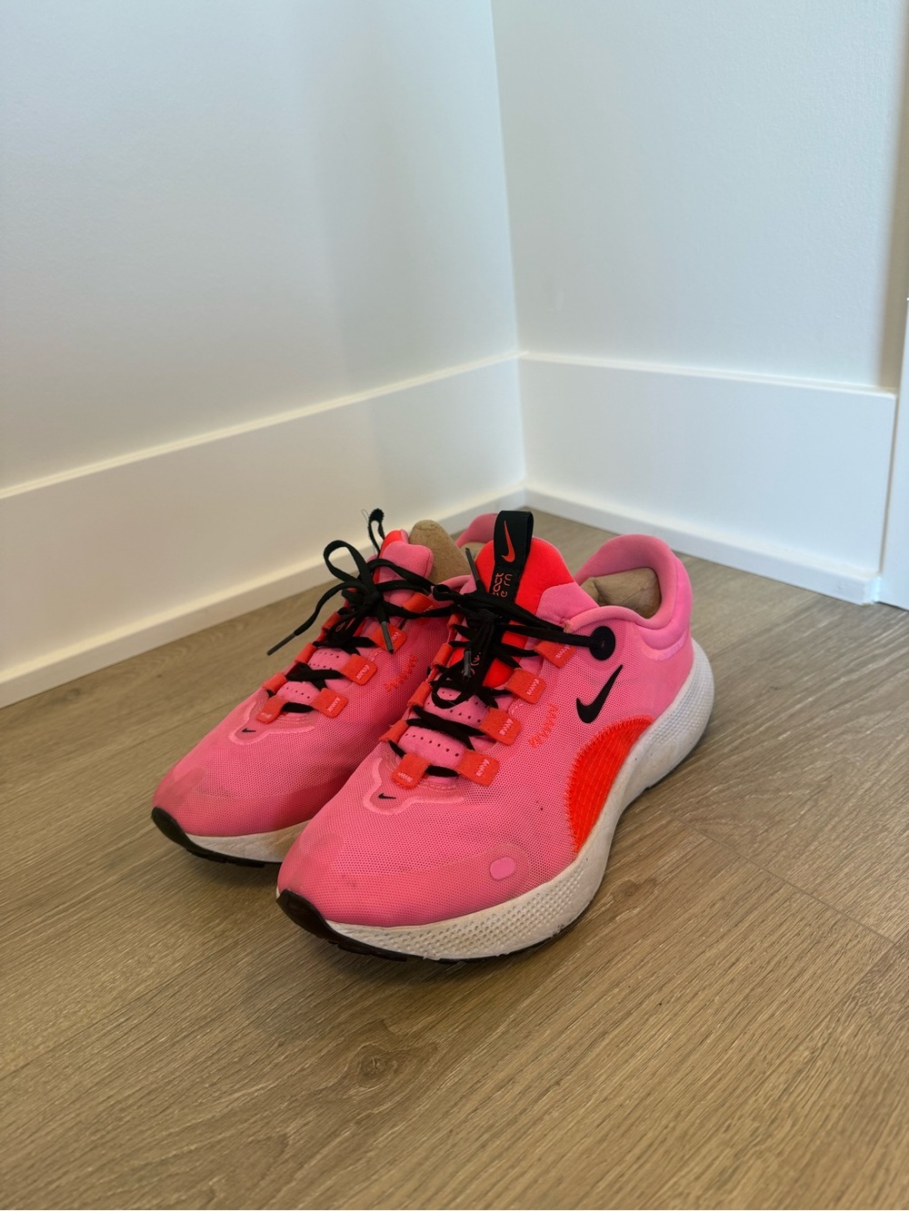 Nike React Escape Run Pink Glow Crimson Women's Sneakers Size 8.5
